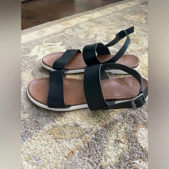 Women’s black sandals size 9 - Picture 3 of 4